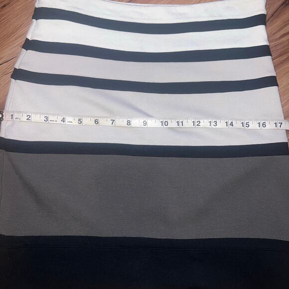 Black Gray White Striped Mini Skirt Stretchy Bodycon Pencil Skirt Size 4 - Picture 6 of 7